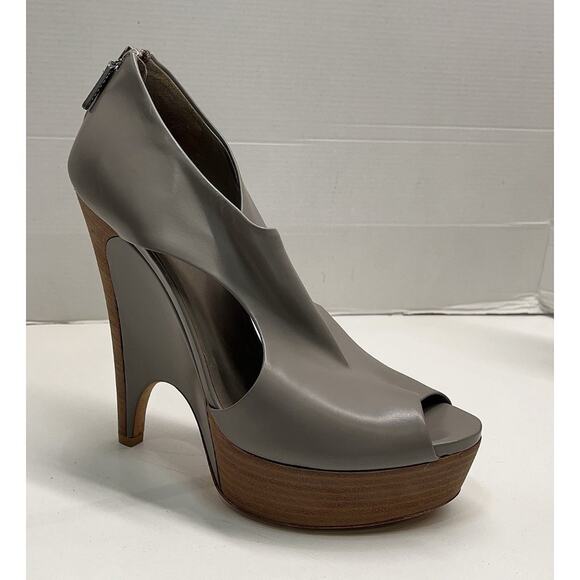 Authentic GUCCI Clemence Gray Leather Peep Toe Wedge Cut Out Heel Size EU 39/9 - Picture 3 of 10